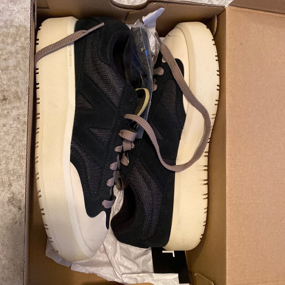 Men’s new balance 22’ 302 ‘black calm taupe’